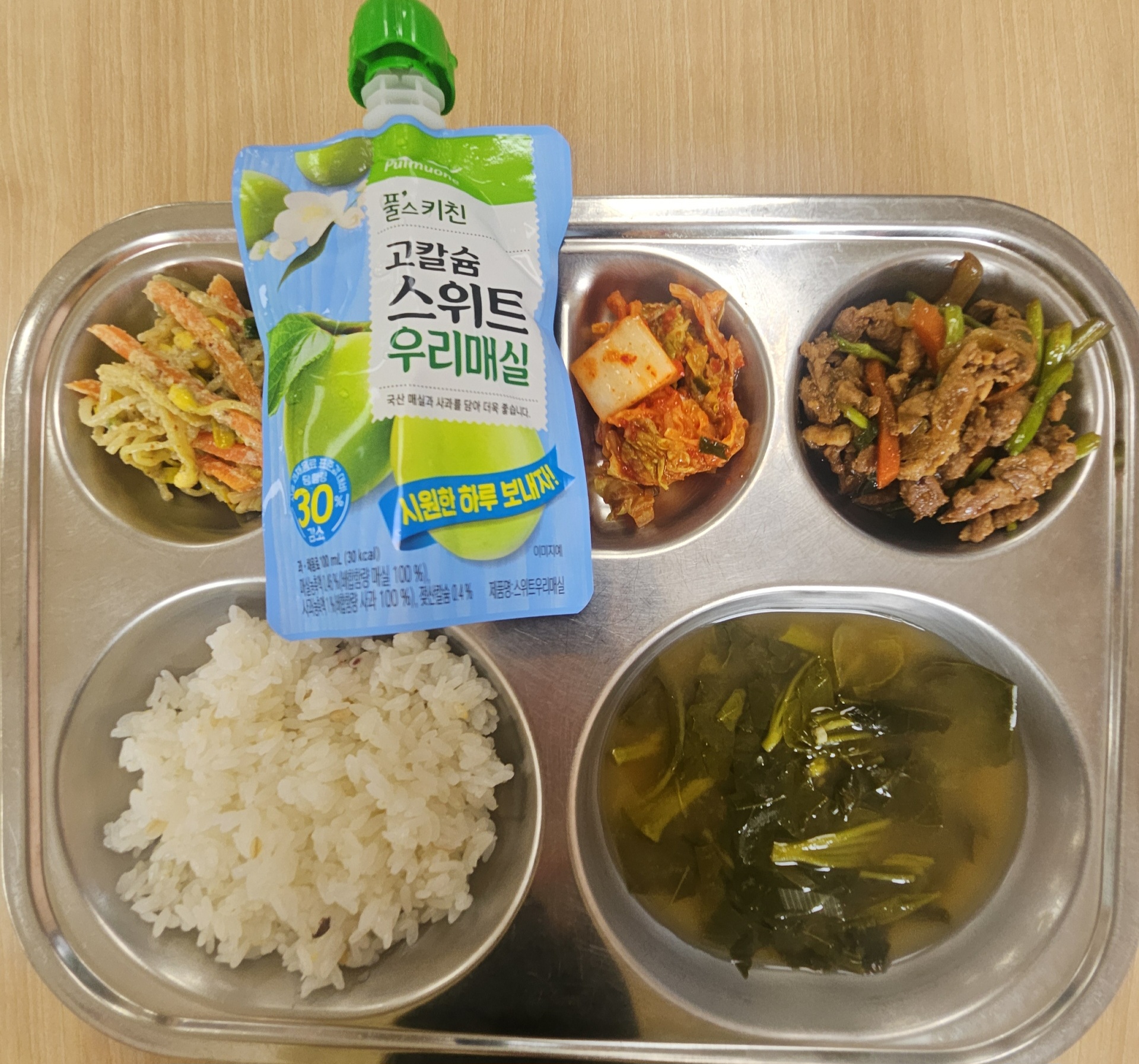 혼합잡곡밥(5)
아욱된장국(5.6.9)
콩나물들깨볶음(5)
대패오리볶음(5.6)
배추김치(9)
매실쥬스